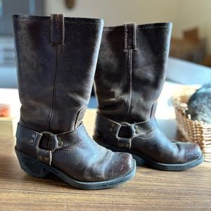 Cabela’s Women’s harness boot, size 7